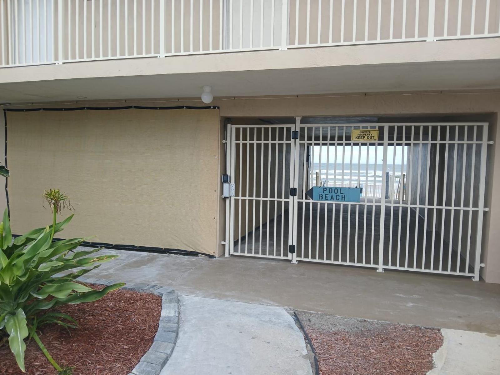 Ocean Breeze - Direct Ocean Front-Pool Is Open Apartment Daytona Beach Luaran gambar